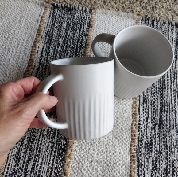 Two Pottery Barn Large Coffee Mugs Ridge Textured Stoneware Mugs - Picture 3 of 7